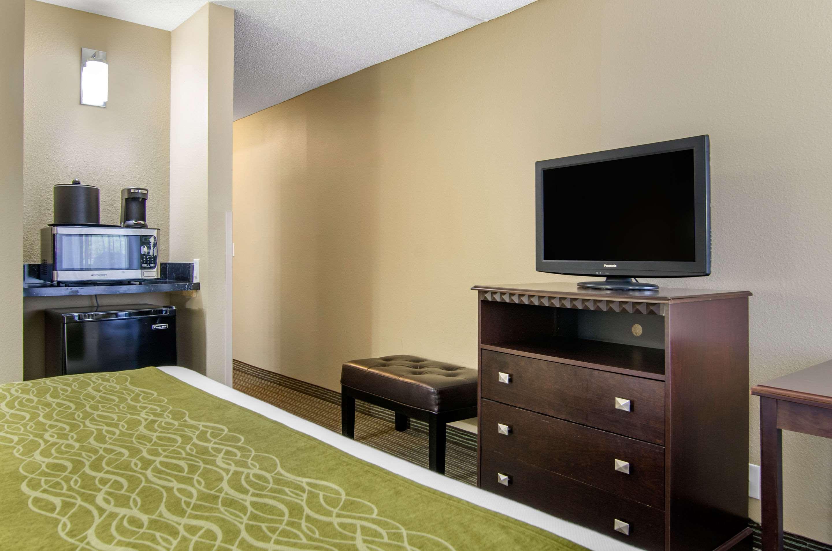 Comfort Inn & Suites Kansas City - Northeast Esterno foto