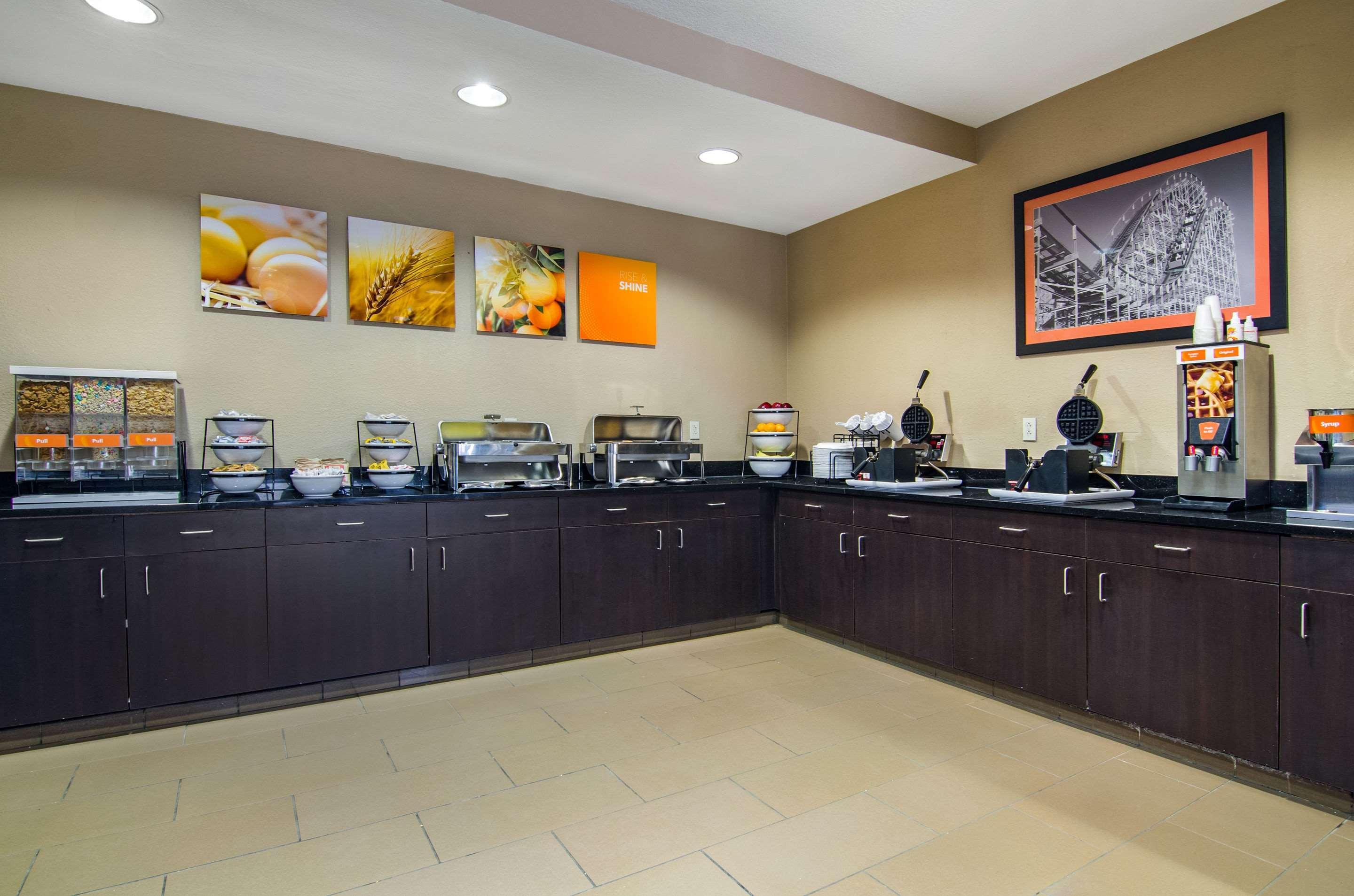 Comfort Inn & Suites Kansas City - Northeast Esterno foto